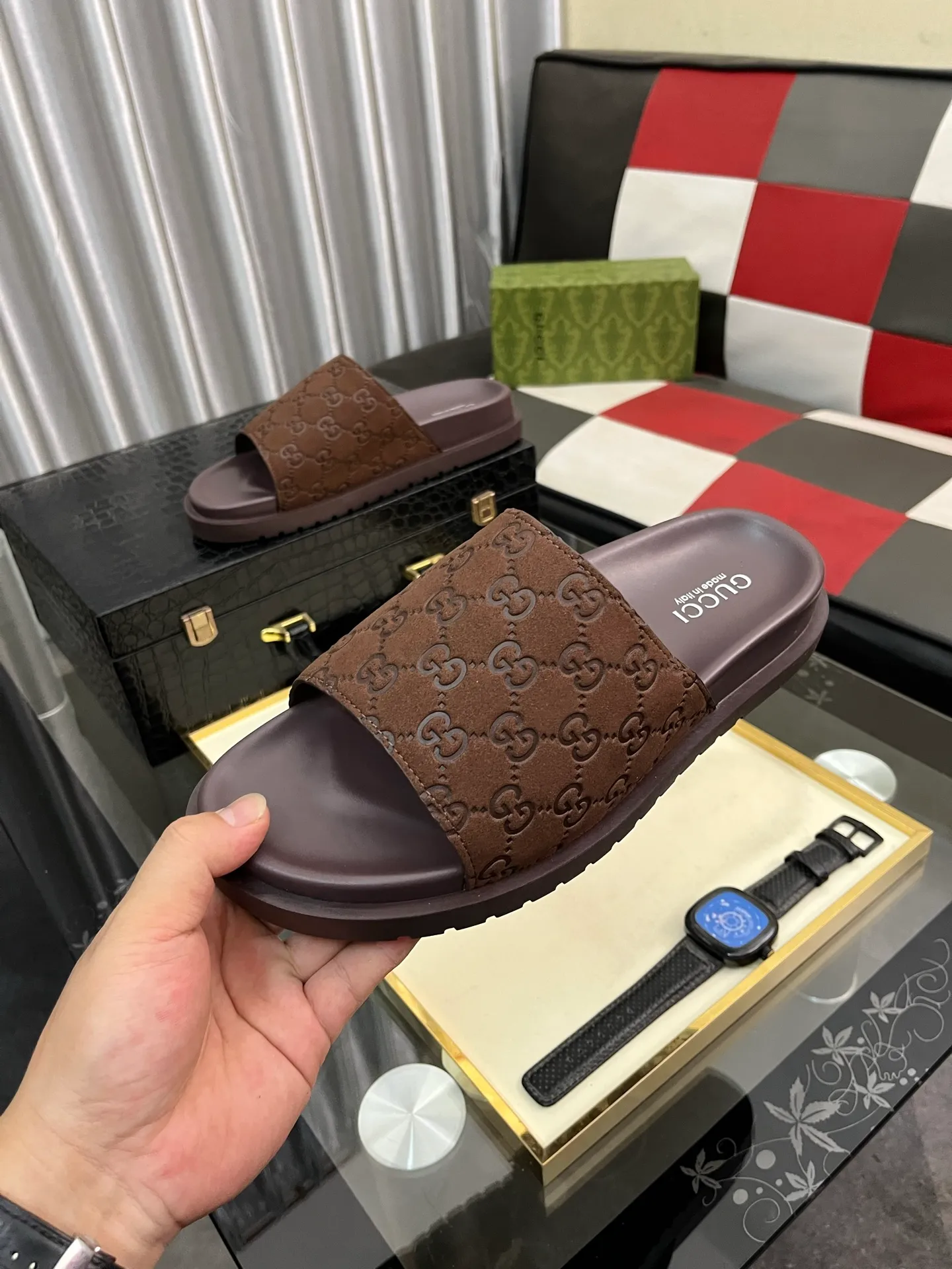 Men's shoes 💰320⌚️⌚️ (gucci-Gucci) New men's slippers, high-end boutique, made of cowhide, with exquisite embossed logo decoration on the upper, fine workmanship, super soft soles, casual, loose and comfortable, a must-have in summer! \nsize：38-44